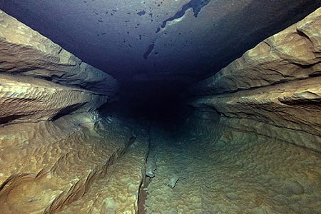 Grotduiken in de Emergence du Ressel